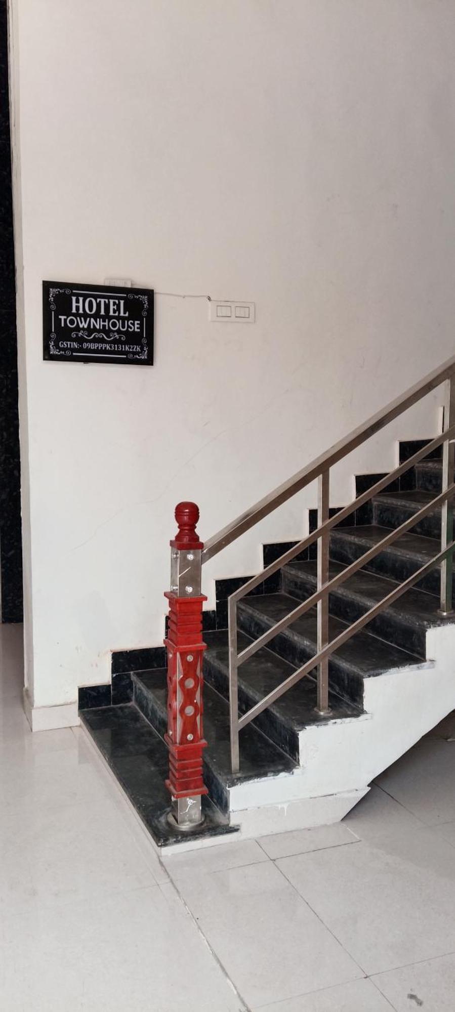 Hotel Blue Heaven Oyotownhouse 加济阿巴德 外观 照片